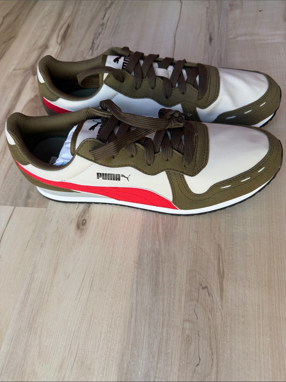 Puma Men's Olive Green, White & Red Retro Runner Sneakers NWT